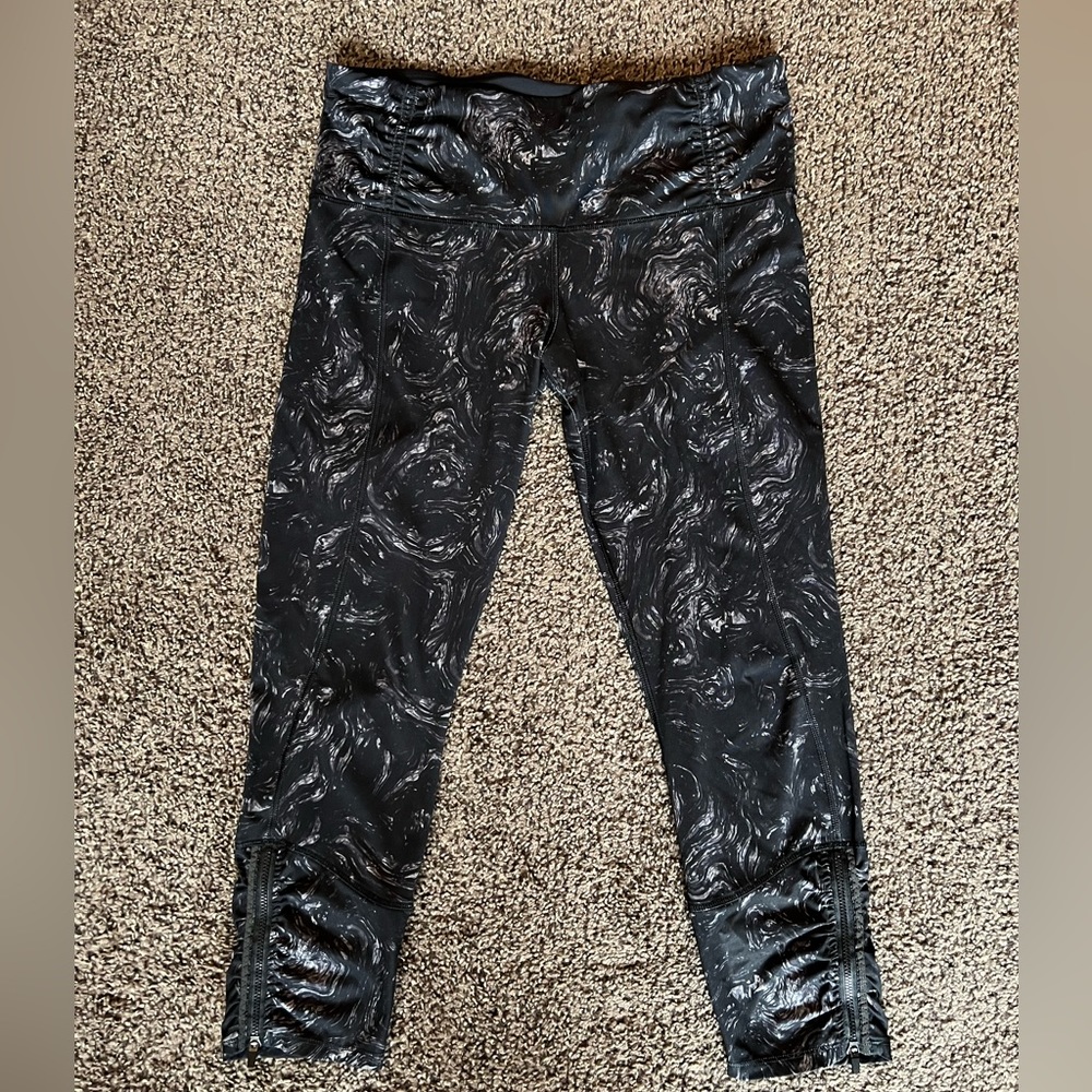 Lululemon Black & White Womens Yoga Pants Size 10